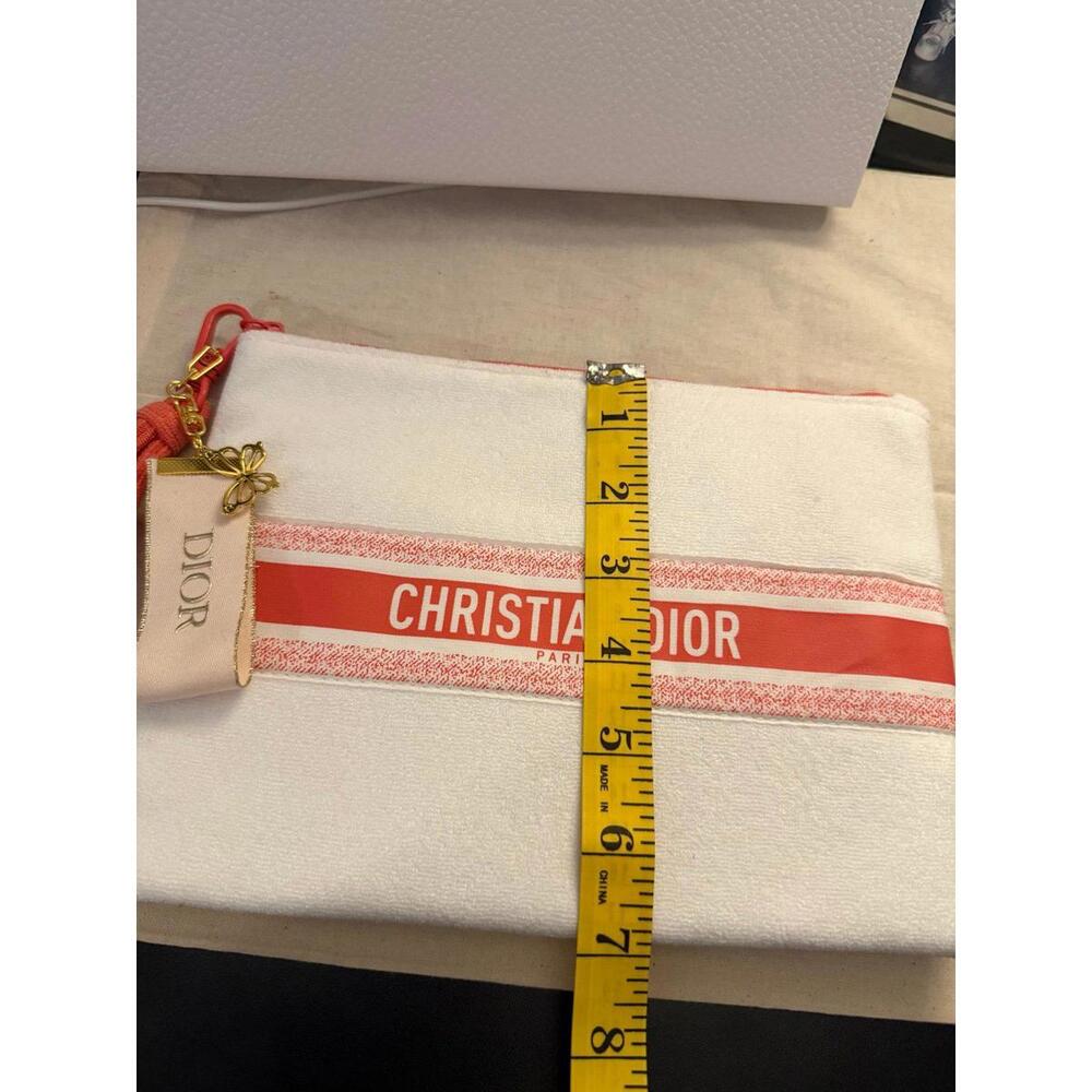 Dior makeup pouch. - Picture 4 of 4